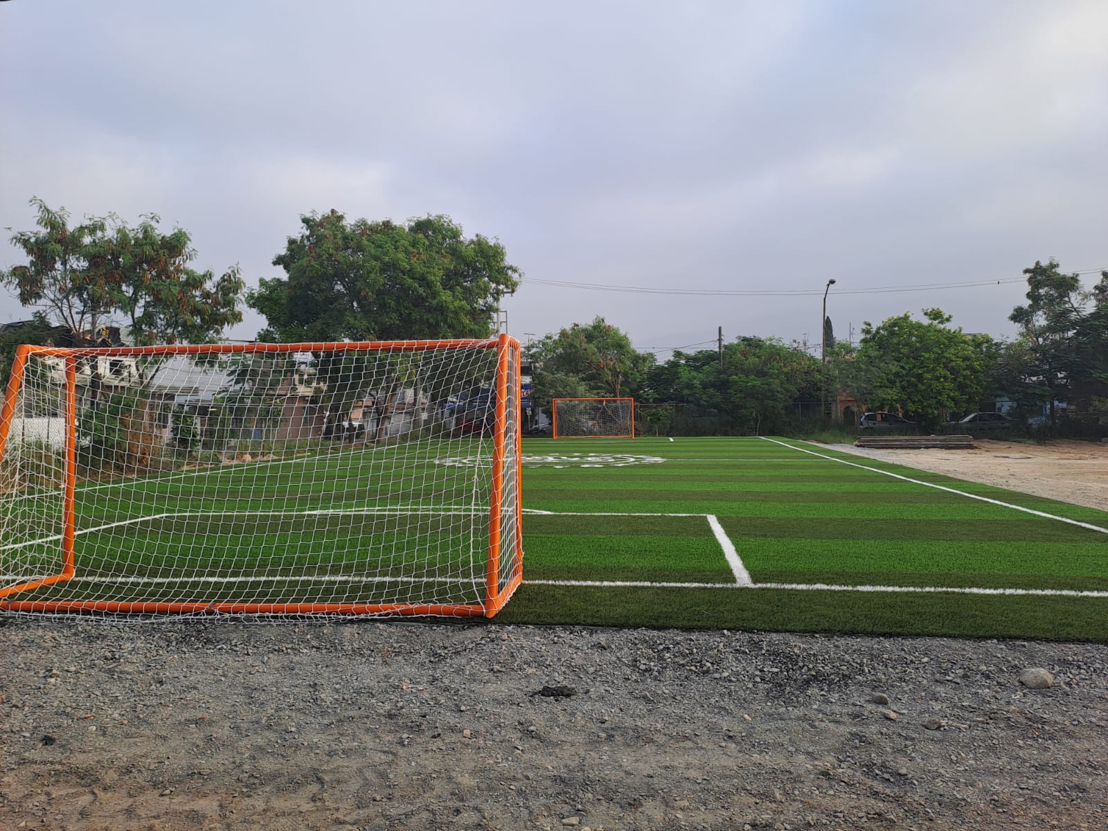 CONSTRUCCIÓN DE CANCHA DE PASTO ´SINTÉTICO , EN PRIMARIA EMILIANO ZAPATA, COL. TIERRA Y LIBERTAD