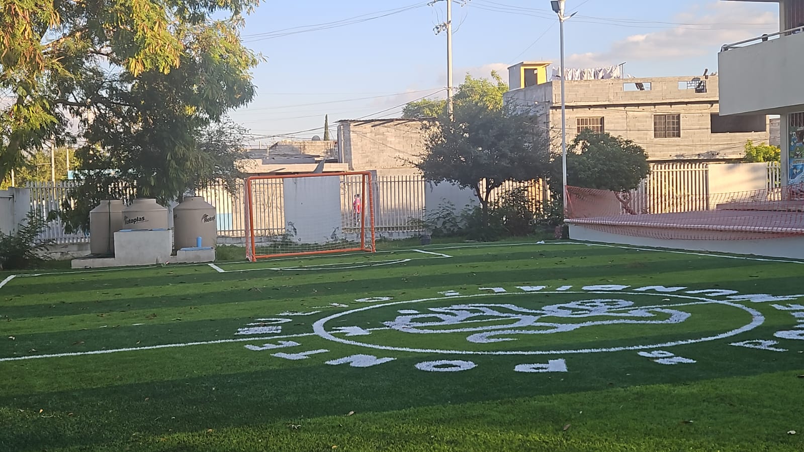 CONSTRUCCIÓN DE CANCHA DE PASTO ´SINTÉTICO , EN PRIMARIA FRAY SERVANDO TERESA DE MIER, COL. SAN PEDRO VILLAS DE LA ALIANZA — imagen 2