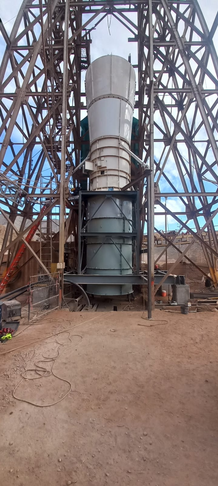 EVALUACIÓN DE ESTABILIDAD ESTRUCTURAL Y DISEÑO DE INGENIERÍA PARA LA CIMENTACIÓN DEL EXTRACTOR DE 22 TON DE PESO, PARA VENTILACIÓN DE LA MINA LA ENCANTADA