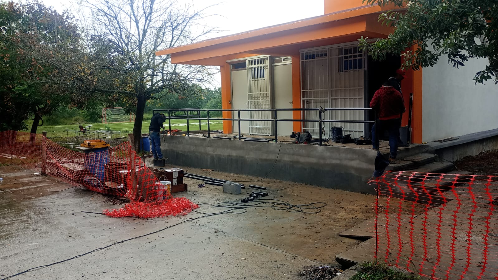 CONSTRUCCIÓN DE MODULO DE BAÑOS, CANCHA DE PASTO SINTÉTICO Y PINTURAS DE CANCHA POLIVALENTE, EN LA SECUNDARIA PEDRO ORTEGA, SANTIAGO, N.L