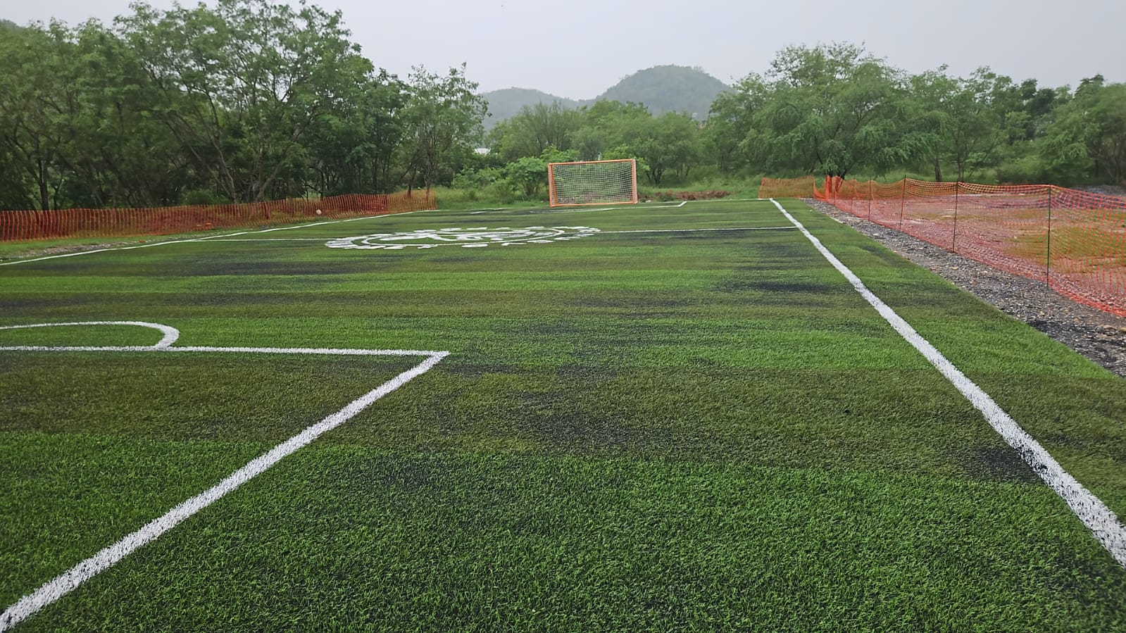 CONSTRUCCIÓN DE MODULO DE BAÑOS, CANCHA DE PASTO SINTÉTICO Y PINTURAS DE CANCHA POLIVALENTE, EN LA SECUNDARIA PEDRO ORTEGA, SANTIAGO, N.L — imagen 3